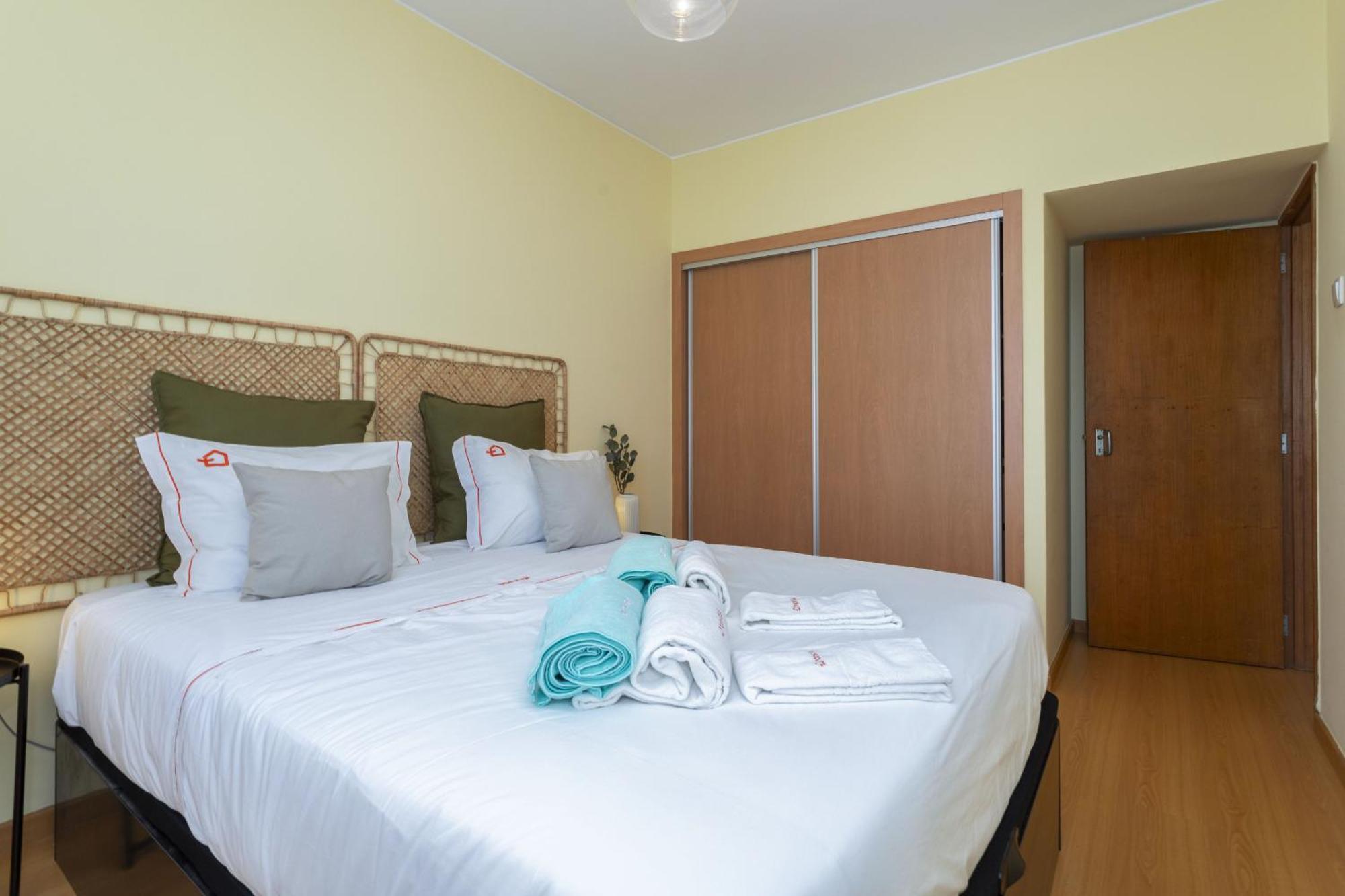 Апартаменты New! Quarteira Sea View Экстерьер фото